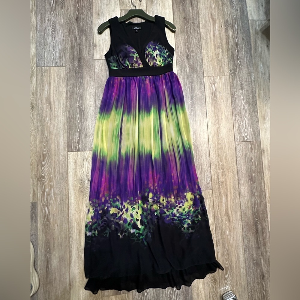 🛍️ AGB gorgeous long dress great condition like new.